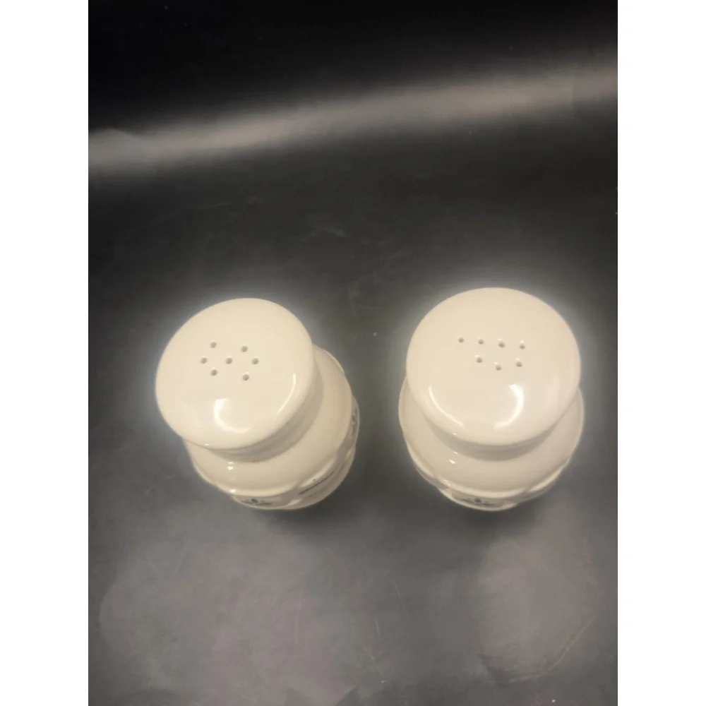 Longaberger Classic Green Woven Traditions Salt and Pepper Shakers set